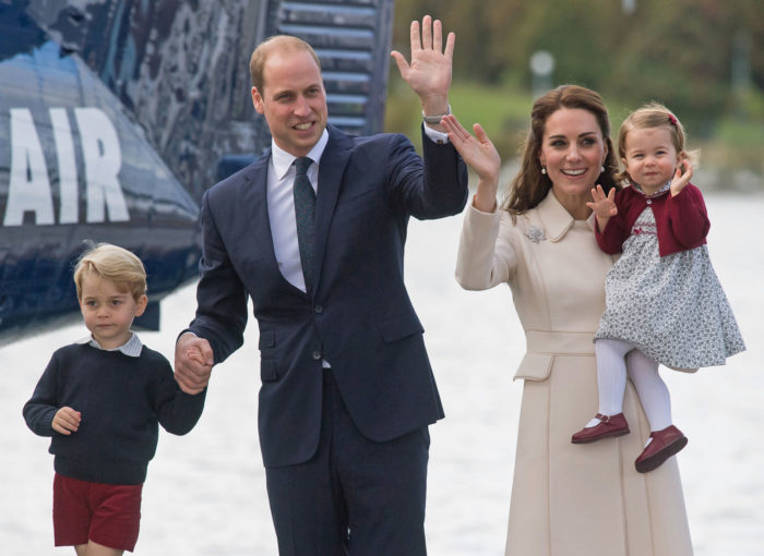 Prins George, Willian, Kate och prinsessan Charlotte. Snart blir de fem i familjen och minstingen Charlotte blir storasyster.