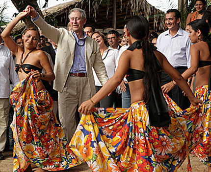 Prins Charles dansar "Dancing prince!" Prins Charles bjuds upp till regndans.