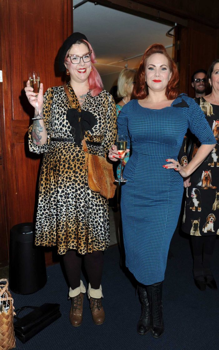 Designern Linda Lindgren och Malin Ehlin (Mrs Murphy) gillade kollektionen.