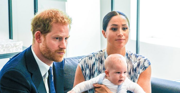 Harry och Meghan visar stolta upp sonen Archie.