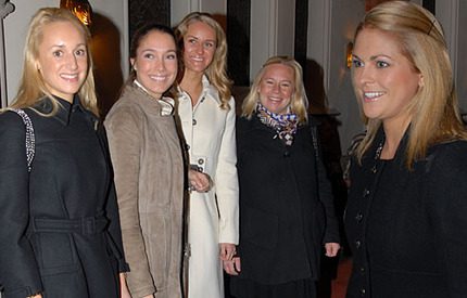 Prinsessan Madeleine på konsert med tjejgänget – för välgörenhetens skull