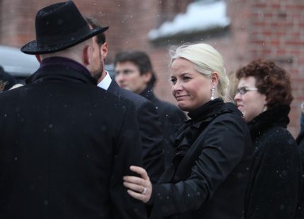 Så skyddar sig Mette-Marit mot avundsjukan